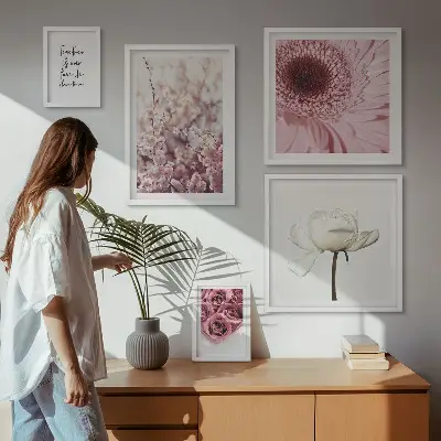 Conjunto de 5 quadros com moldura com detalhes florais românticos
