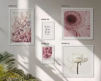 Conjunto de 5 quadros com moldura com detalhes florais românticos