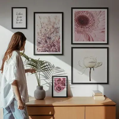 Conjunto de 5 quadros com moldura com detalhes florais românticos