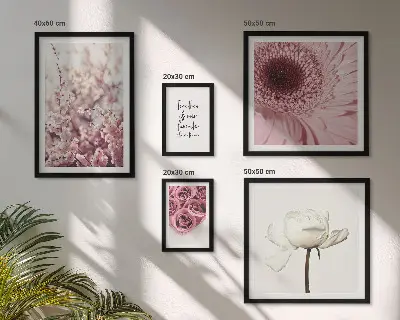 Conjunto de 5 quadros com moldura com detalhes florais românticos