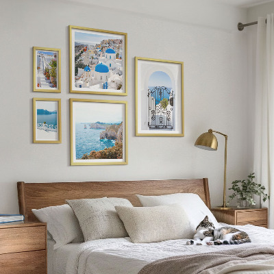 Conjunto de 5 quadros com moldura Casas de Santorini à beira-mar azul