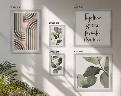 Parede galeria de quadros com geometria e elegantes detalhes florais