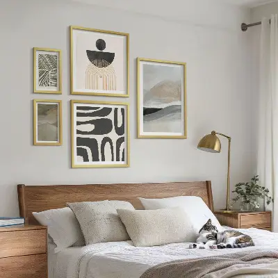 Conjunto de 5 quadros com moldura com padrões abstratos em cores