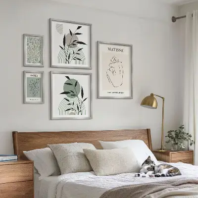 Conjunto de 5 quadros com moldura com estampa de plantas estilizadas