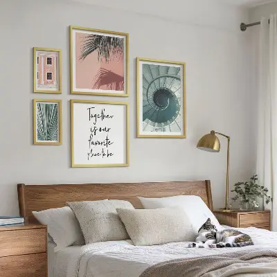 Conjunto de 5 quadros decorativos com estampas de interiores geométricos elegantes
