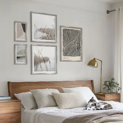 Galeria de parede com arte minimalista da natureza