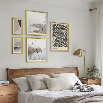 Galeria de parede com arte minimalista da natureza