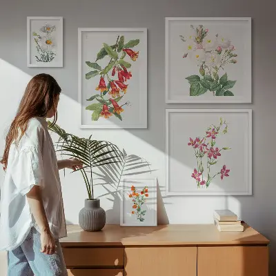 Conjunto de 5 quadros com moldura com motivos botânicos florais