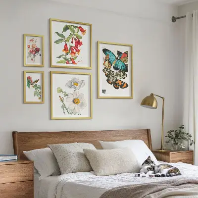Conjunto de 5 quadros decorativos com ilustrações vintage de flores, borboletas e pássaros