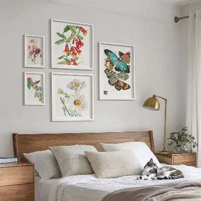 Conjunto de 5 quadros decorativos com ilustrações vintage de flores, borboletas e pássaros