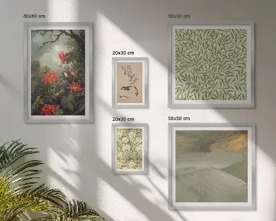 Galeria de parede com estampas de flores, pássaros e motivos naturais