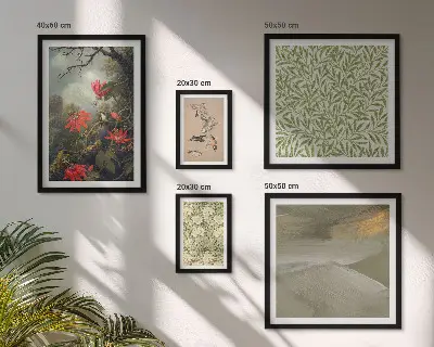 Galeria de parede com estampas de flores, pássaros e motivos naturais