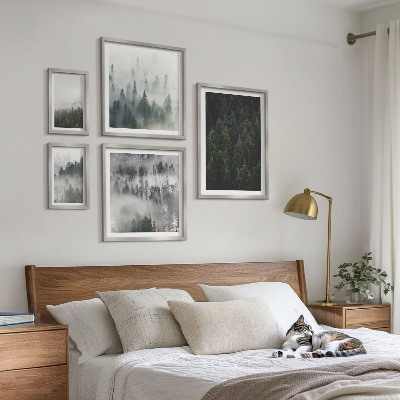 Conjunto de 5 quadros decorativos Florestas verdes em paisagens envoltas em névoa