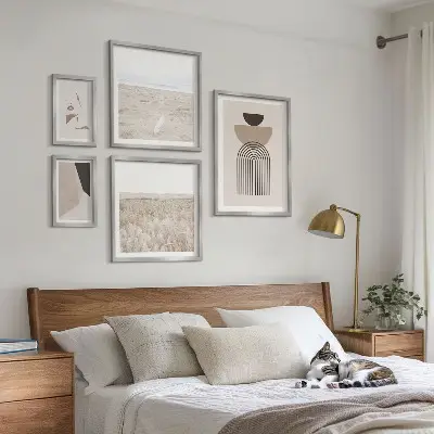 Galeria de parede com paisagens abstratas elegantes