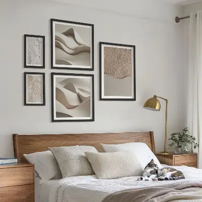 Conjunto de 5 quadros decorativos com padrões abstratos em tons de bege
