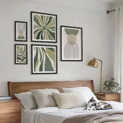 Galeria de quadros para parede com estampas de abstrações elegantes e vegetação