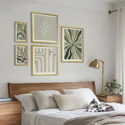Conjunto de 5 quadros com moldura com estampas de padrões abstratos de plantas