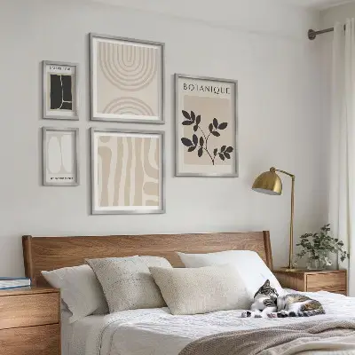 Conjunto de 5 quadros com moldura com estampas de plantas estilizadas