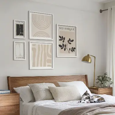 Conjunto de 5 quadros com moldura com estampas de plantas estilizadas