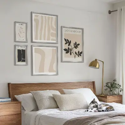 Conjunto de 5 quadros decorativos com estampas de gráficos abstratos e plantas elegantes