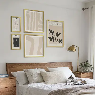 Conjunto de 5 quadros decorativos com estampas de gráficos abstratos e plantas elegantes