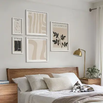 Conjunto de 5 quadros decorativos com estampas de gráficos abstratos e plantas elegantes