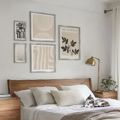 Conjunto de quadros para parede galeria com motivos vegetais neutros e elegantes