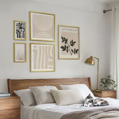 Conjunto de quadros para parede galeria com motivos vegetais neutros e elegantes