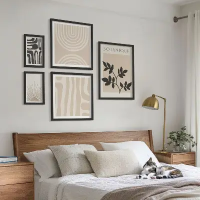 Conjunto de quadros para parede galeria com motivos vegetais neutros e elegantes
