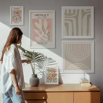 Galeria de parede com plantas abstratas estilosas