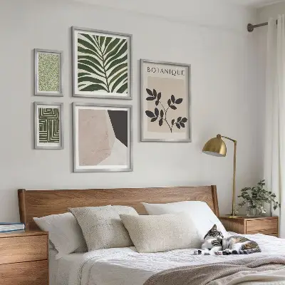 Conjunto de 5 quadros com moldura com estampas de inspirações modernas de plantas