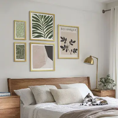 Conjunto de 5 quadros com moldura com estampas de inspirações modernas de plantas