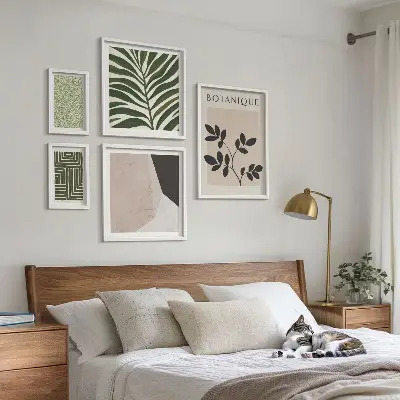 Conjunto de 5 quadros com moldura com estampas de inspirações modernas de plantas