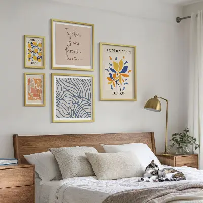 Galeria de parede motivos florais e inscrições de Londres