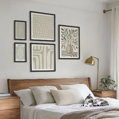 Conjunto de 5 quadros decorativos com padrões de plantas escandinavas