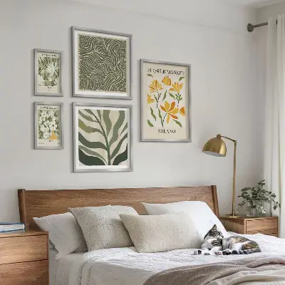 Galeria de parede com motivos vegetais modernos