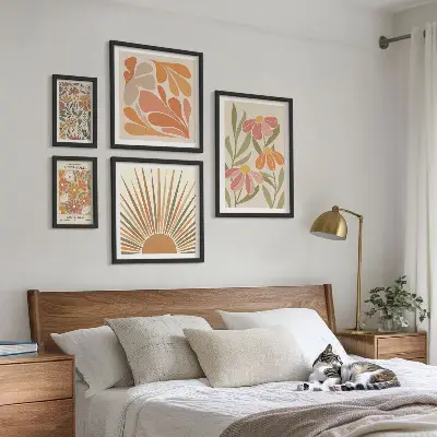 Conjunto de 5 quadros com moldura com estampa de flores geométricas em estilo boho