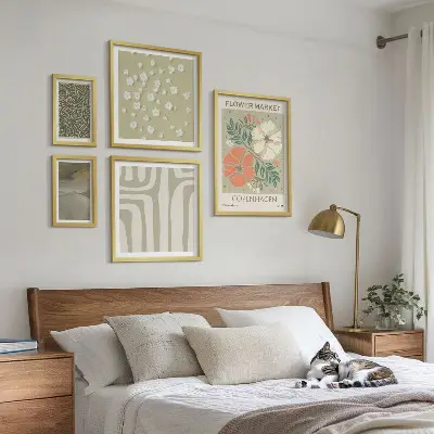 Galeria de quadros para parede com padrões boho de motivos botânicos