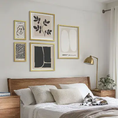 Galeria de parede com gráficos de linhas minimalistas e elegantes