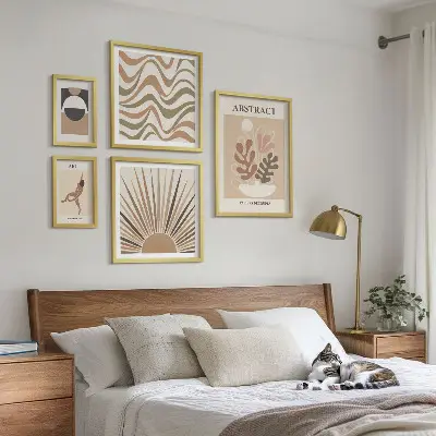 Galeria de parede com abstrações de plantas elegantes