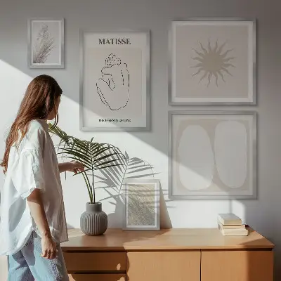 Galeria de parede com formas minimalistas em estilo boho