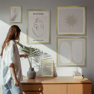 Galeria de parede com formas minimalistas em estilo boho