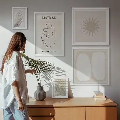 Galeria de parede com formas minimalistas em estilo boho