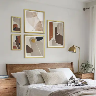 Galeria de parede com formas abstratas modernas