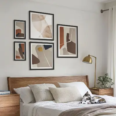 Galeria de parede com formas abstratas modernas
