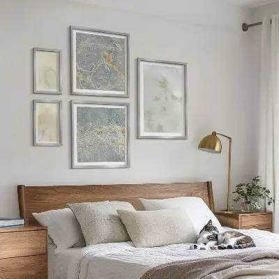 Galeria de quadros para parede com texturas de tinta aquarela em tons pastel