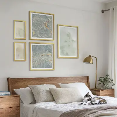 Galeria de quadros para parede com texturas de tinta aquarela em tons pastel