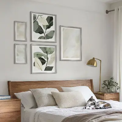 Conjunto de 5 quadros decorativos com estampas abstratas em cores vibrantes estilo boho