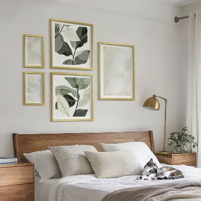 Conjunto de 5 quadros decorativos com estampas abstratas em cores vibrantes estilo boho
