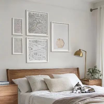 Galeria de quadros de parede com texturas de areia estilo boho